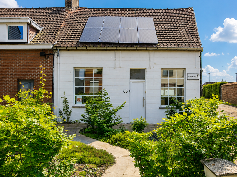 Lichtrijke halfopen woning op toplocatie in Kortrijk<br />
<br />
Kijkdag: zaterdag 30 mei en zondag 31 mei tussen 9 uur en 16 uur (op afspraak).<br /