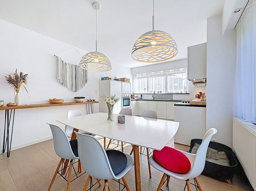 Zongericht appartement gelegen nabij de KYC (Koksijde Yachting Club) en op wandelafstand van het centrum van Sint-Idesbald.&amp;nbsp; Het appartement best