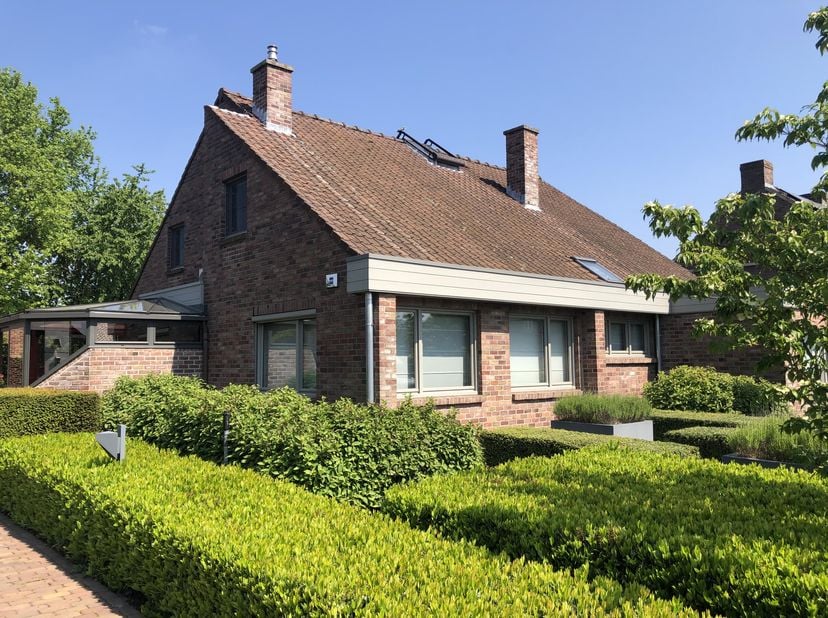 INSTAPKLARE WONING TE BOCHOLT (KAULILLE)<br />
Instapklare woning voorzien van alle luxe en comfort, met rust en een prachtige tuin om van te genieten