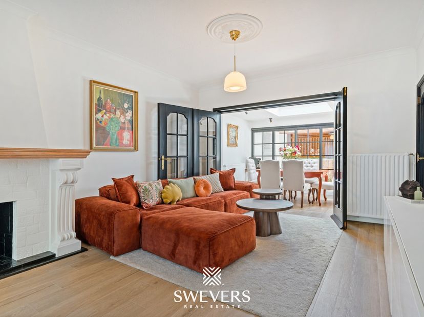 Voor meer info en foto’s, surf naar www.swevers.be – Instapklare halfopen bebouwing met hoogwaardige afwerking op een vlot bereikbare locatie in Berin