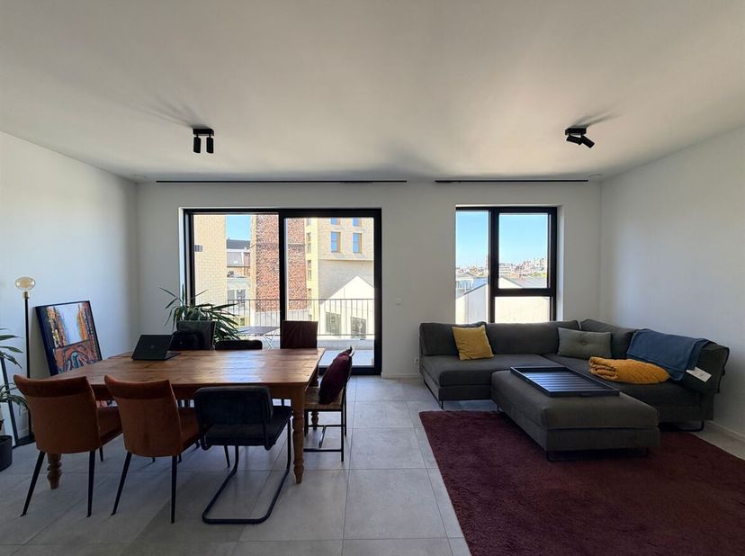 CONFORTABLE 2SLK APP AVEC TERRASSE DANS NOUVEAU QUARTIER RÉSIDENTIEL<br />
Situation : Cet appartement à haut rendement énergétique est situé dans la