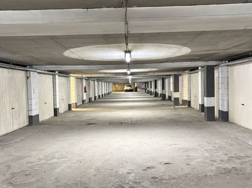 Wil jij jouw auto, motor of oldtimer graag veilig kunnen stallen? Of zoek je extra opslag? Deze afgesloten garagebox, die bevindt zich in het Merodece