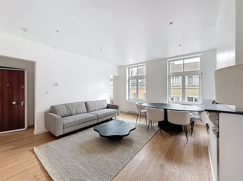 Europese wijk: op een steenworp afstand van het Place de Londres, volledig gerenoveerd en gemeubileerd appartement in een klein appartementencomplex.