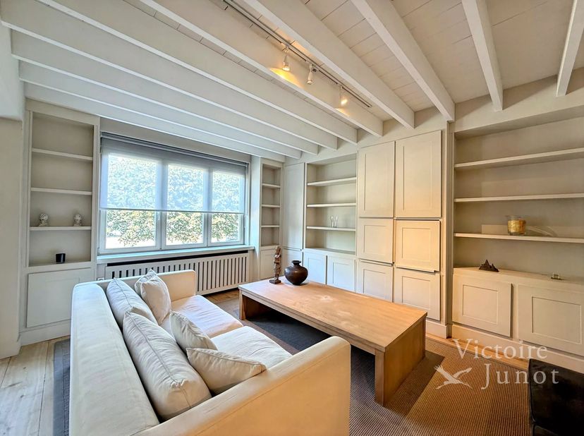 Bien présenté par Élisabeth du Chastel : 0495 79 78 58 / elisabeth.duchastel@victoire.be<br />
Victoire Junot vous propose, à deux pas du Palais Stocl
