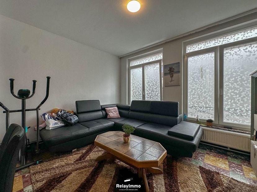 Appartement met één slaapkamer van 78 m². In het centrum! <br />
Entreehal, woonkamer met zit- en eetgedeelte, nieuwe, gedeeltelijk ingerichte keuken