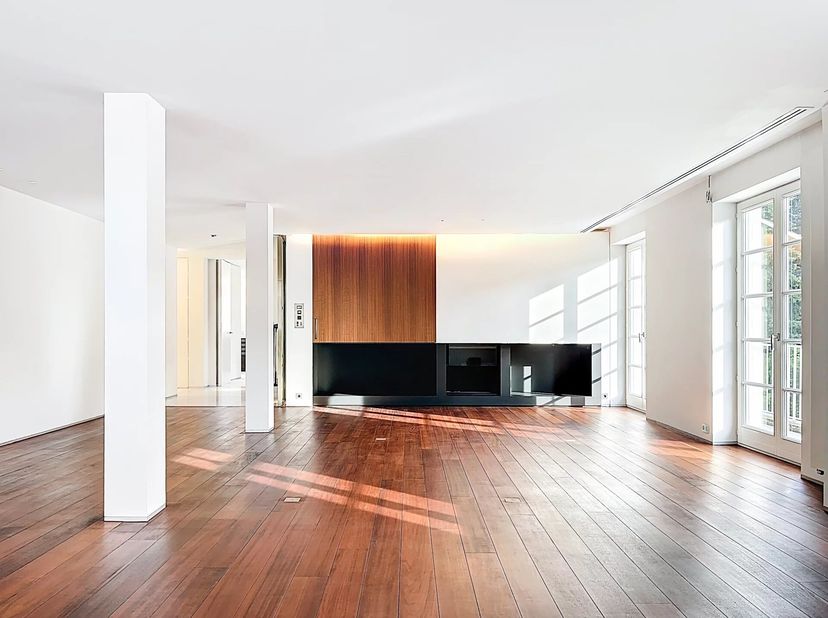 Ontdek dit uitzonderlijke penthouse van 540m2 (volgens PEB) dat beschikbaar is voor eerste bewoning na een complete renovatie door Claire Bataille.<br