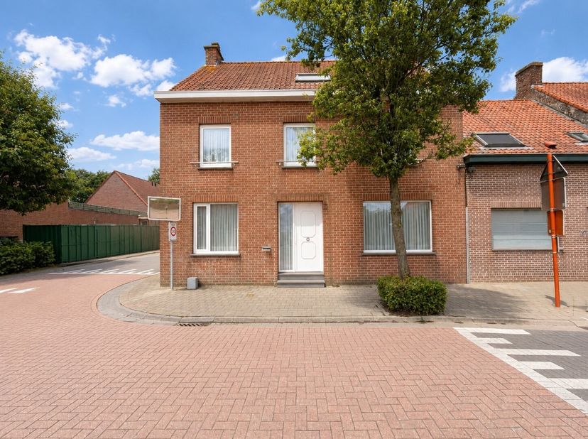Plan hier uw afspraak in via deze link:<br />
https://calendly.com/immoderveaux-info/moorslede-breulstraat27<br />
Op zoek naar een comfortabele gezin