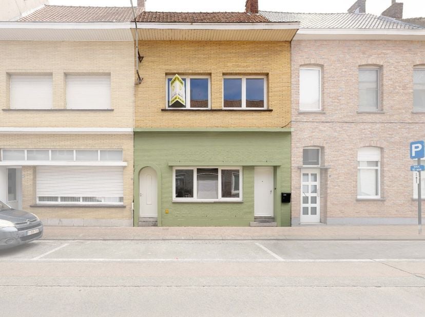 Deze INSTAPKLARE woning (volledig gerenoveerd in 2008) is gelegen te Meulebeke met name in de Statiestraat 6 op een perceel grond van 94 m² en met een