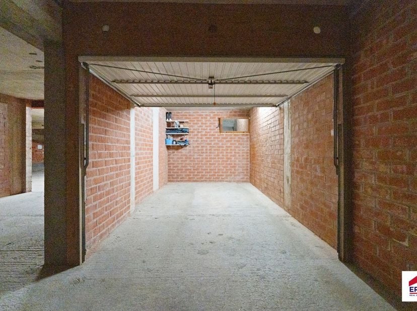 Te koop: gesloten garage in de Steekspelstraat, Koksijde. Deze praktische garage bevindt zich op een vlot bereikbare locatie in Koksijde, West-Vlaande