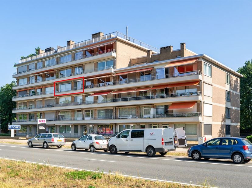 Instapklaar appartement met 3 slaapkamers, terrassen en private autostaanplaats<br />
Dit instapklare appartement met 3 slaapkamers biedt dankzij de r