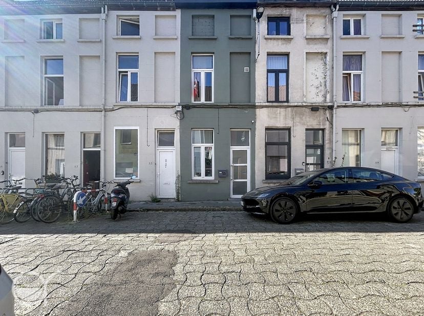 OPGELET: om dit pand te huren of bezichtigen vragen wij steeds eerst een virtueel bezoek te brengen aan het pand. Ga hiervoor naar www.rosseel.be en v