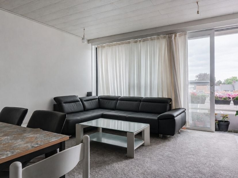 Appartement met één slaapkamer en terras, gelegen op een centrale locatie nabij het centrum van Hasselt en het station. Dit appartement van 46 m² (vol