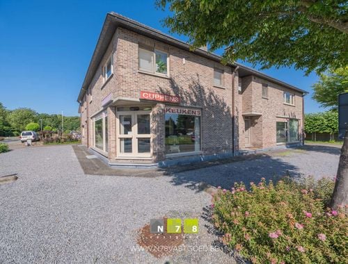                                        Gemengd gebruik te koop in Neeroeteren, € 189.000
