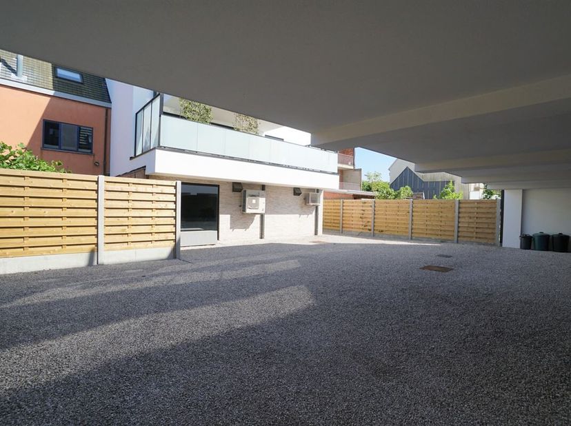 Nieuwbouwresidentie Linde situeert zich in het hart van de gemeente Ertvelde, langsheen de mooie Lindenlaan. <br />
Er zijn 3 autostaanplaatsen (buite