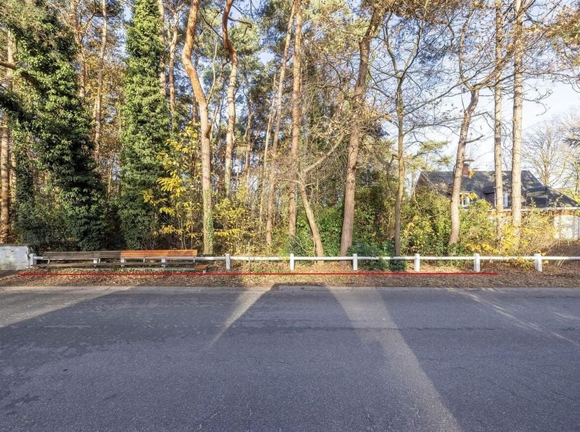 Rustig gelegen bouwgrond voor open bebouwing. De bouwgrond is 1235m² groot en is gelegen in een doodlopende straat te Beerzel, nagenoeg op het natuurd