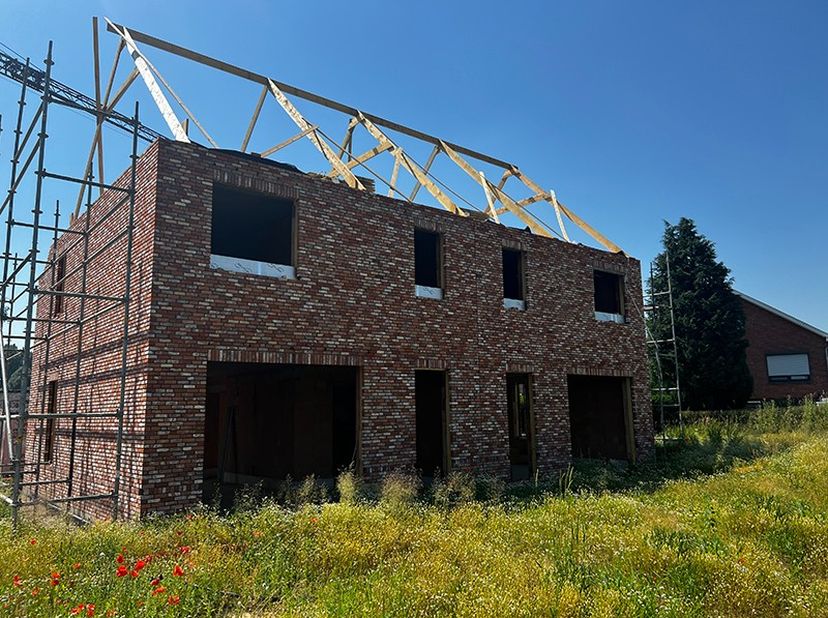 Hontsemveld – Waar karakter en comfort samenkomen (Halfopen woning)<br />
<br />
De woning krijgt een authentieke uitstraling dankzij een zorgvuldig s