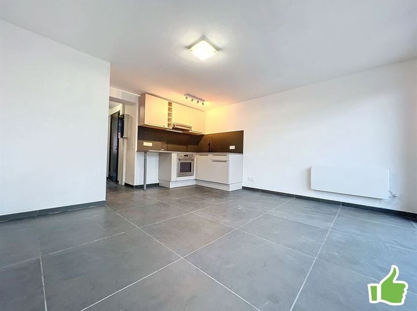 Appartement 1 chambre avec jardin idéalement situé à Luingne. <br />
Rénové récemment, appartement situé au 1er étage d'une résidence de 2 appartement