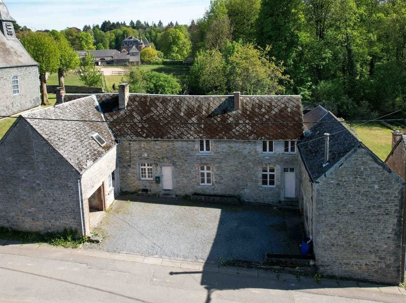 Infos &amp;amp; visites: Benoit - +32 491 74 58 34 - benoit@bytheway.be | DINANT – Taviet, Au cœur de l’un des plus beaux villages de la région et dans un