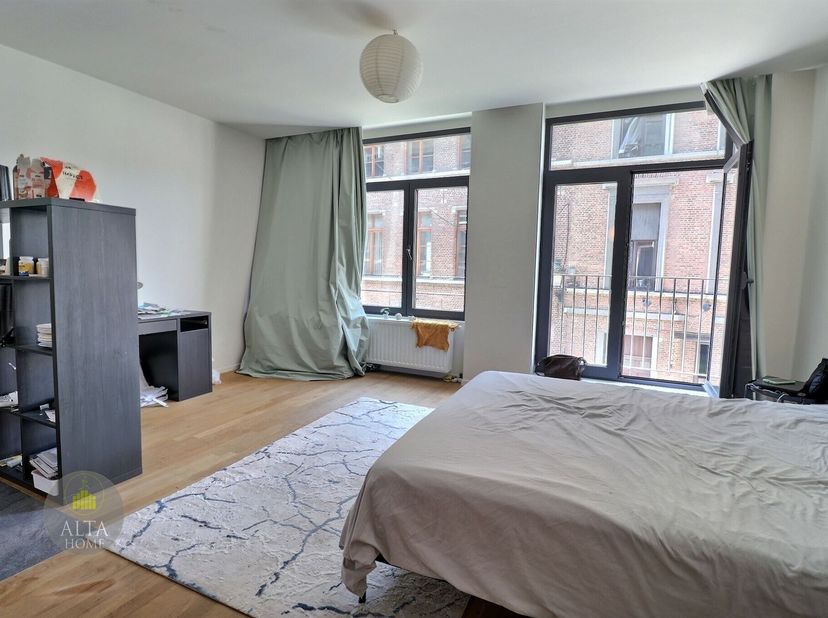 Alta Home heeft het genoegen u deze ruime en zeer gezellige studio van 39 m² voor te stellen. Ideaal gelegen op een steenworp afstand van het Manneken