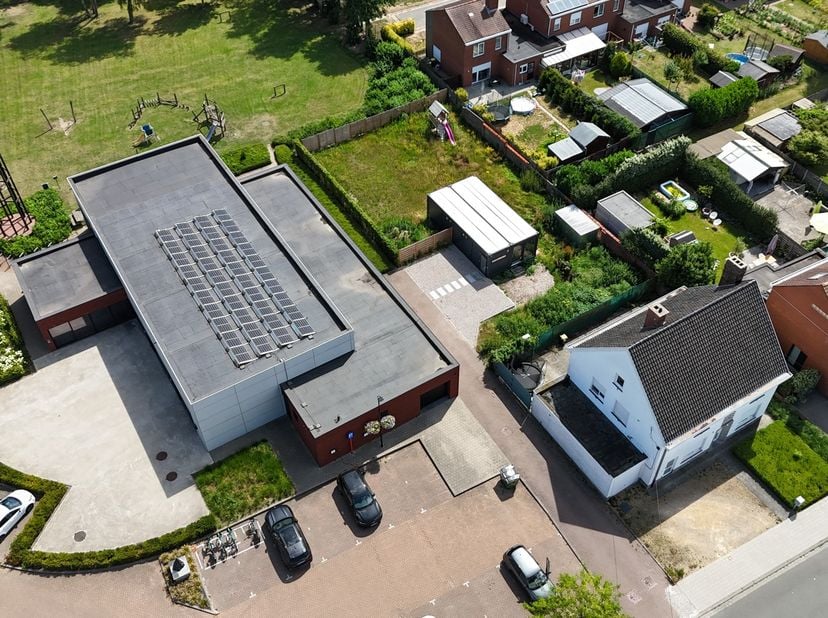 Bent u op zoek naar de ideale locatie om uw droomwoning te bouwen? Dan is deze bouwgrond van 614 m², gelegen op de Tassche in Ardooie, beslist een int