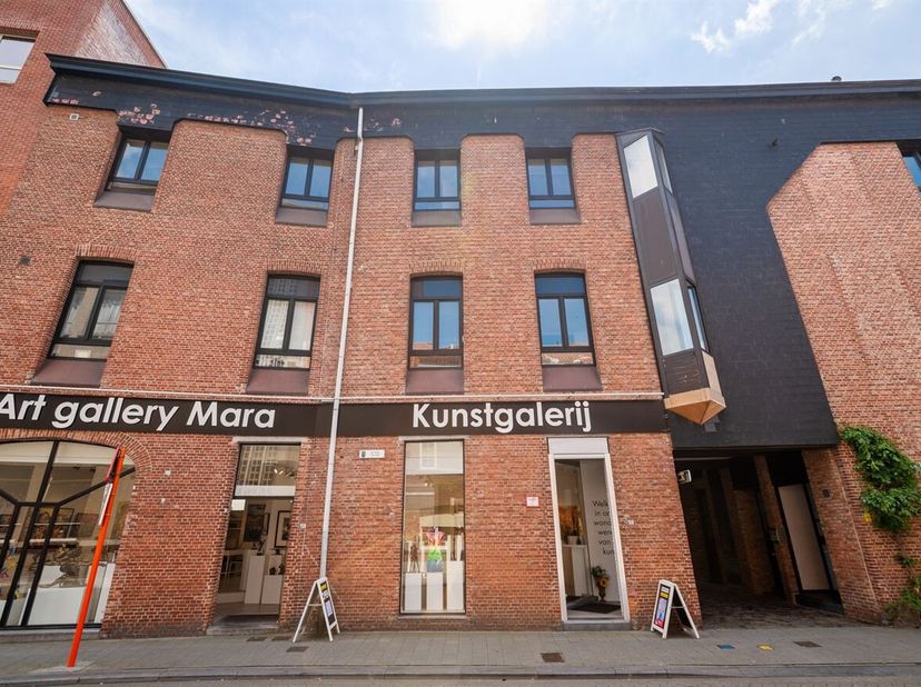 Ruim appartement met 2 slaapkamers, 2 terrassen en optionele garage<br />
Dit ruime appartement met 2 slaapkamers is gelegen op een centrale locatie i