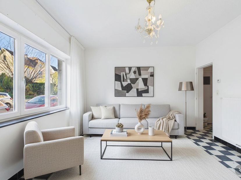 Quartier Prince de Liège <br />
Situé dans un petit immeuble résidentiel, beau rez-de-chaussée avec jardin, entièrement rénové en 2026<br />
Lumineux