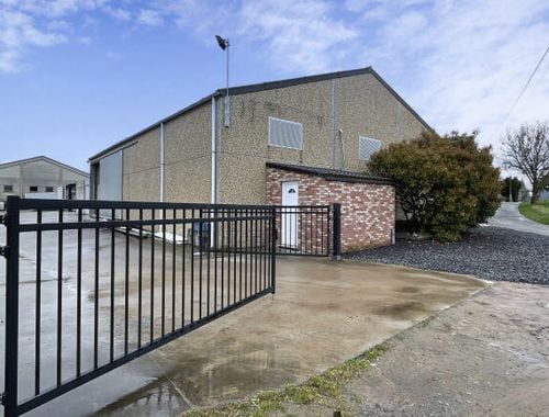                                         Bâtiment d’entreprise à louer à Soignies, € 1.250
