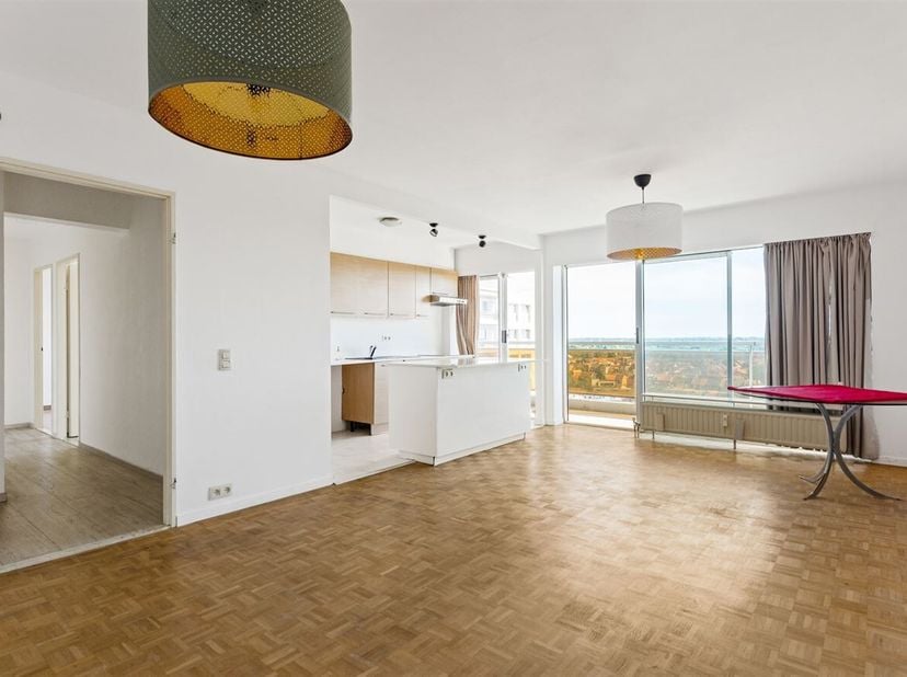 Dit appartement in de Elektriciteitstraat biedt een adembenemend uitzicht over de stad Mechelen. Geniet dagelijks van het panoramische uitzicht en de