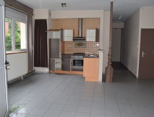                                         Appartement à louer à Leuze-en-Hainaut, € 590
