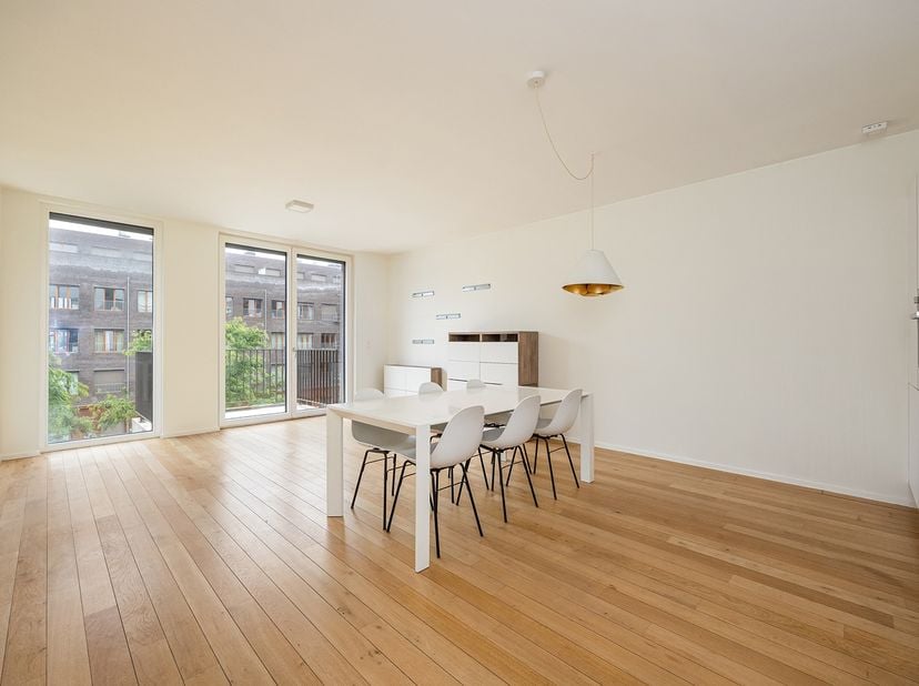 Op een centrale en gegeerde locatie in Antwerpen vinden we dit instapklare 1 slpk appartement met terras en parkeerplaats.<br />
<br />
Ligging:<br />