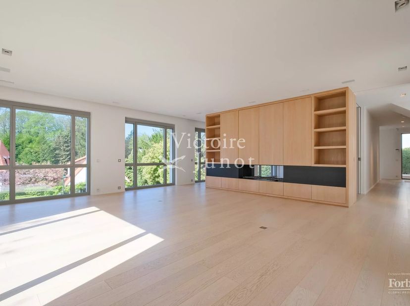 Goed gepresenteerd door Debora Peruch Tel: 0476/71.28.17 of debora.peruch@victoire.be<br />
Victoire Junot biedt u dit prachtige duplex penthouse aan,