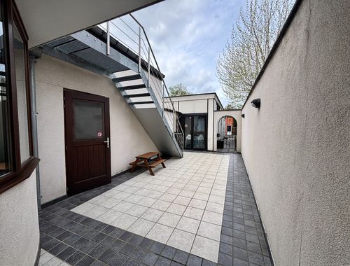                                         Handelsgelijkvloers te huur in Zonhoven, € 995
