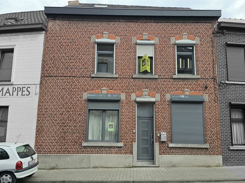 SOUS OPTION - PLUS DE VISITE -  Prix: Offre à partir de 175.000 euros, frais d'agence non inclus et à charge de l'acquéreur. <br />
<br />
Maison à