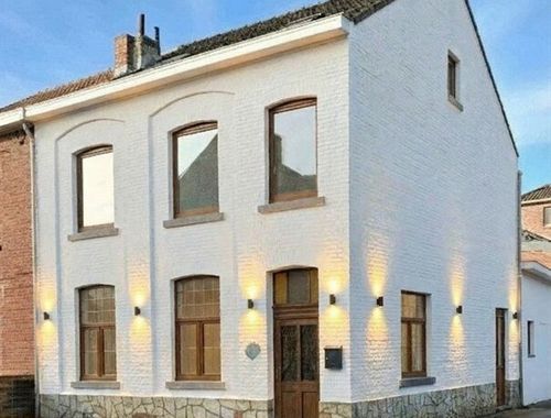                                         Usage mixte à vendre à Tongeren, € 230.000
