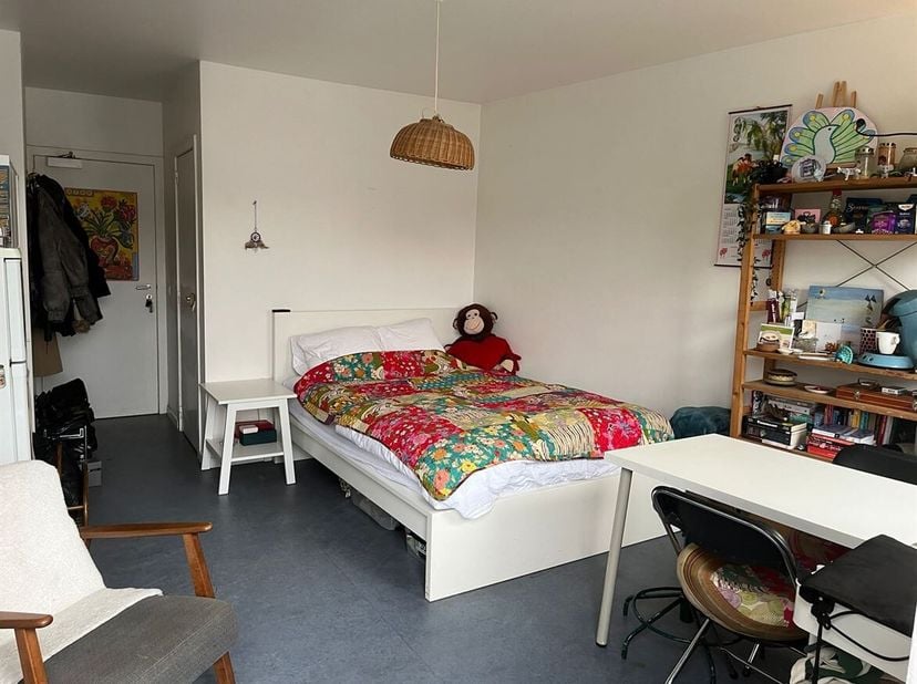 Studentenkamer in het centrum van Antwerpen<br />
Ligging:<br />
Op een absolute toplocatie in de Antwerpse studentenbuurt, op wandelafstand van de Pa