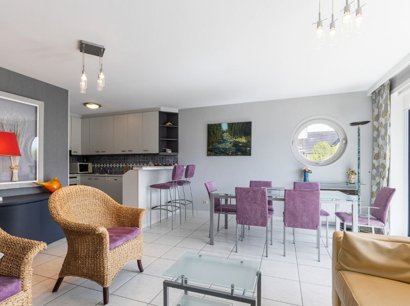 [[ ER WERD EEN OPTIE GENOMEN OP DIT PAND. ]] De Panne: Lichtrijk 2-slaapkamer appartement met zonnig terras Dit instapklare 2-slaapkamer appartement b