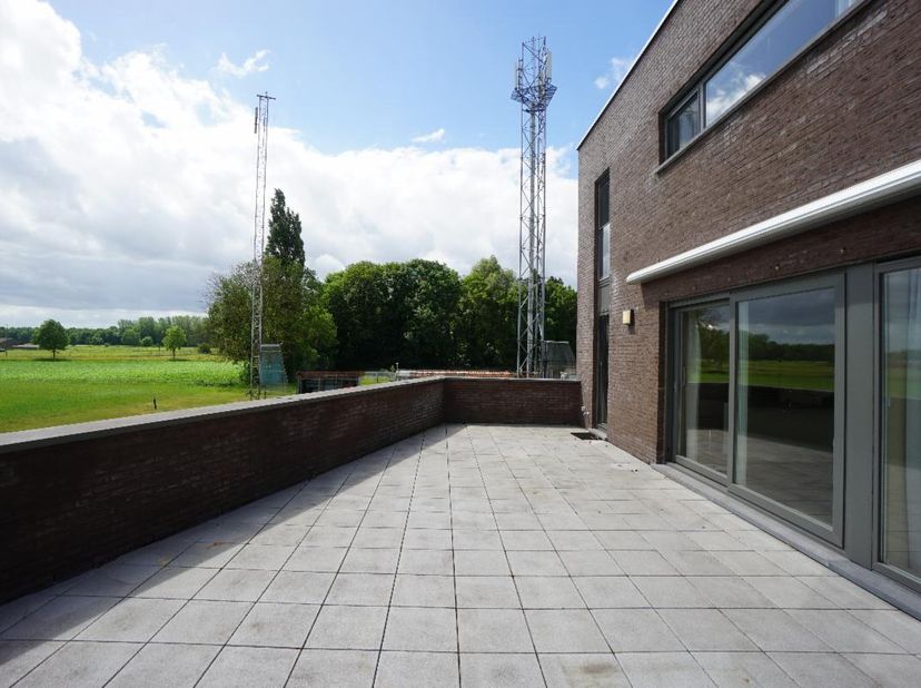 Appartement te koop in Oosteeklo-Dorp 71 bus C2,
                    9968 Oosteeklo