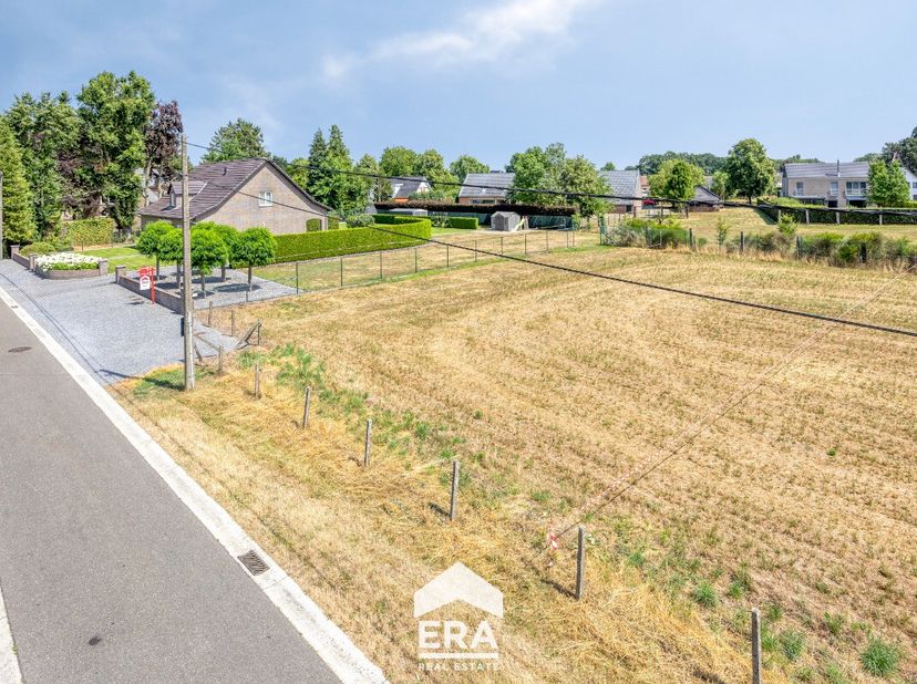 Op een rustige en kindvriendelijke locatie in Kleine-Brogel (Peer) ligt deze ruime villa bouwgrond van maar liefst 15a 58ca. De landelijke en bosrijke