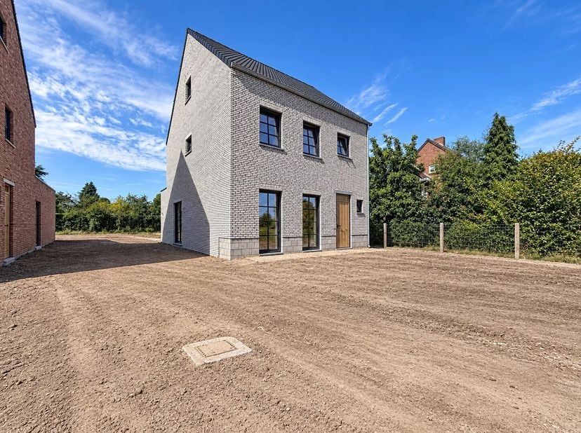 Huis te koop in  32,
                    3920 Lommel