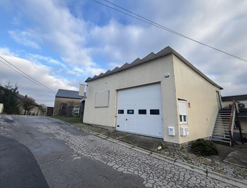                                         Entrepôt sans bureau à louer à Herbeumont, € 650
