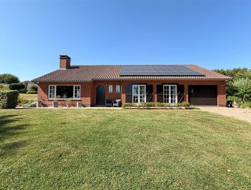                                         Villa à vendre à Presles, € 449.000
