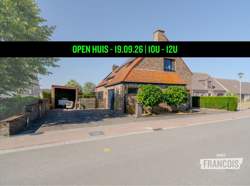 In de Binnenstraat 1 te Koekelare bevindt zich deze exclusieve alleenstaande woning, waar een hoogwaardige afwerking, royale ruimtes en een energiezui