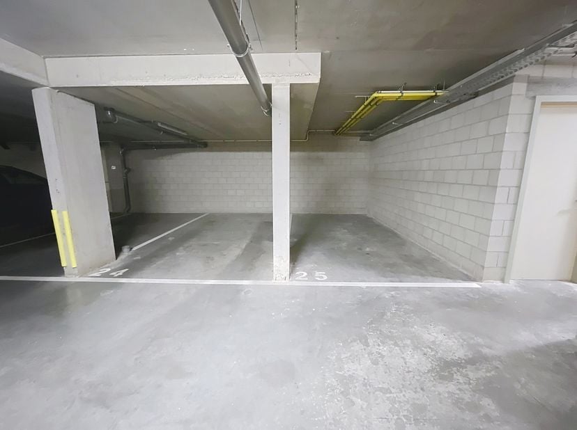 Te koop: Ondergrondse parkeerplaats in het hart van Zoutleeuw!<br />
In residentie 't Zout, een modern en recent appartementsgebouw op het strategisch