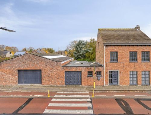                                         Magazijn met woonst te koop in Assebroek, € 595.000
