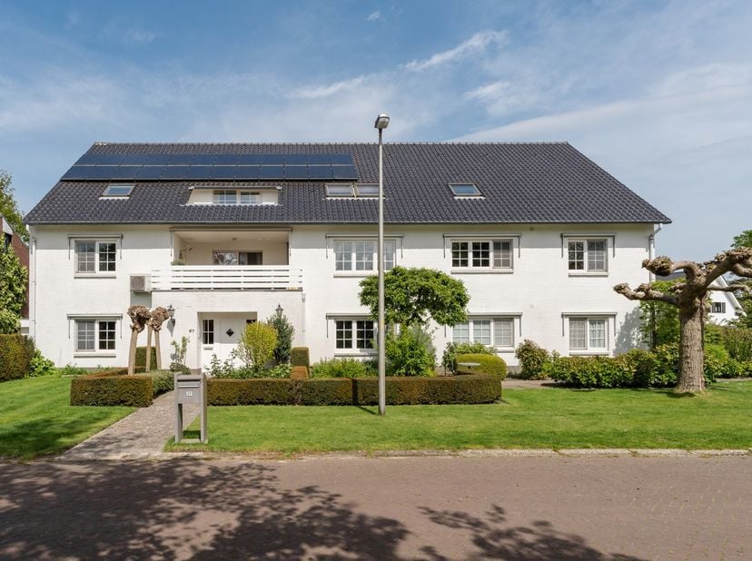 OPNIEUW VERLAAGDE VRAAGPRIJS: Luxe afgewerkt, zeer ruim opgezet (ca. 550m2 bruikbare oppervlakte), sfeervol, energiezuinig duplex 6-slaapkamerappartem