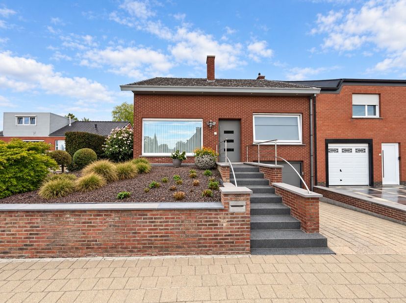 Huis te koop in Weststraat 17,
                    8890 Moorslede