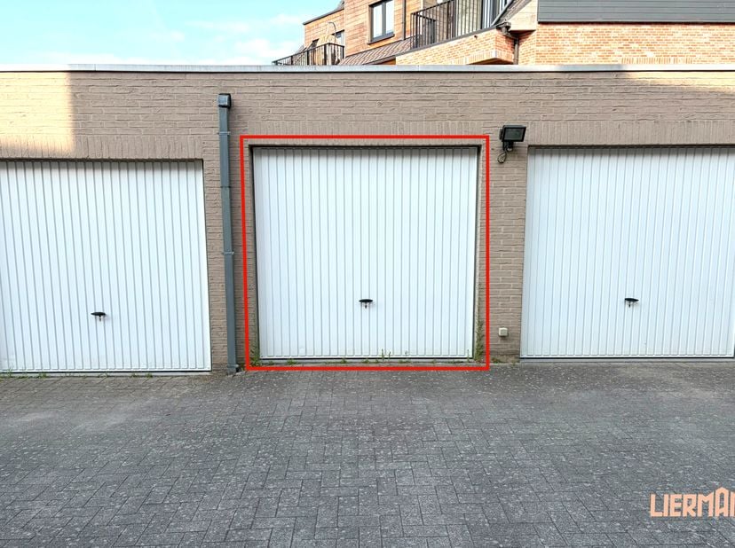 Garage à vendre
                    à 9450 Haaltert