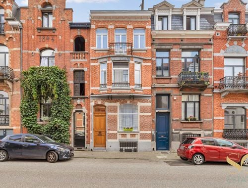                                         Herenhuis te koop in Brussel, € 825.000

