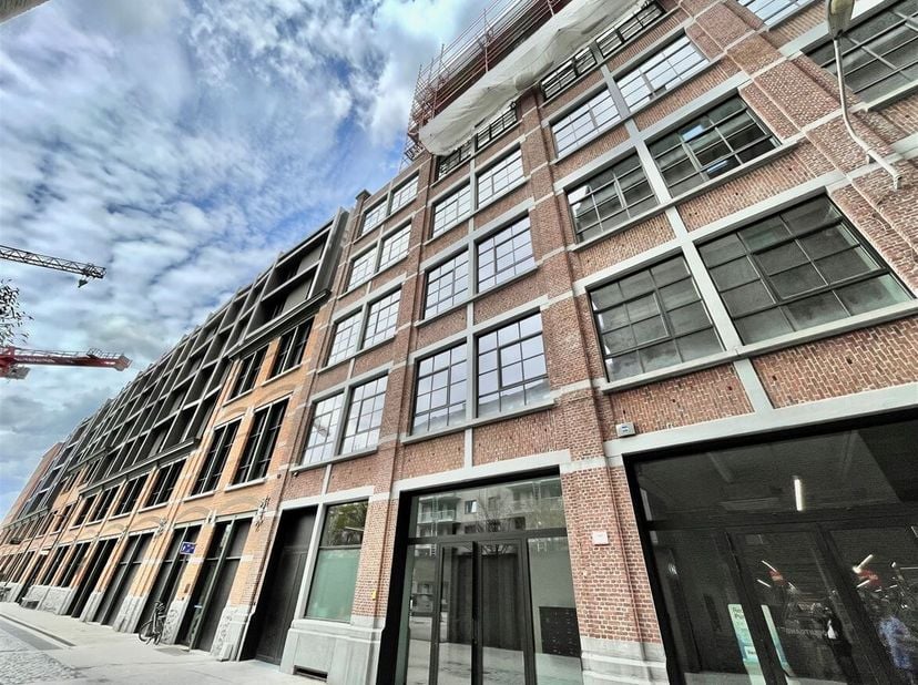 Instapklare studio met loftgevoel in Residentie Albert te huur!<br />
Ligging: Gelegen in het bruisende Oud-Berchem, dé hotspot van Antwerpen, met hip