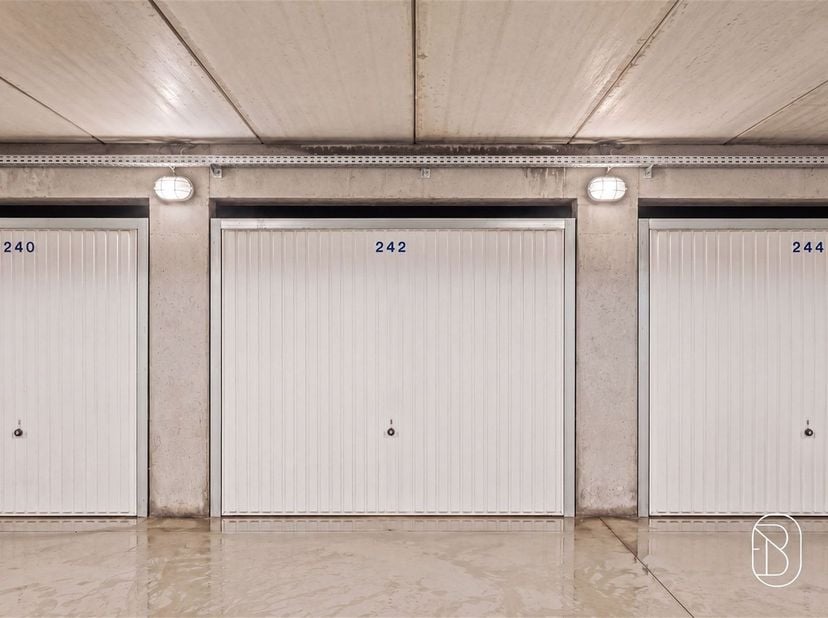 Garage te koop in Stormestraat 73,
                    8790 Waregem
